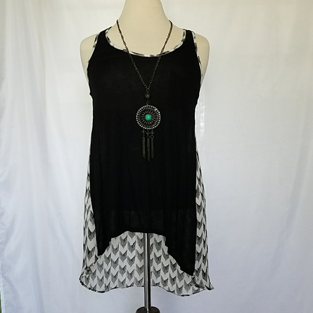 $10 Soprano Black/White Sleeveless Blouse